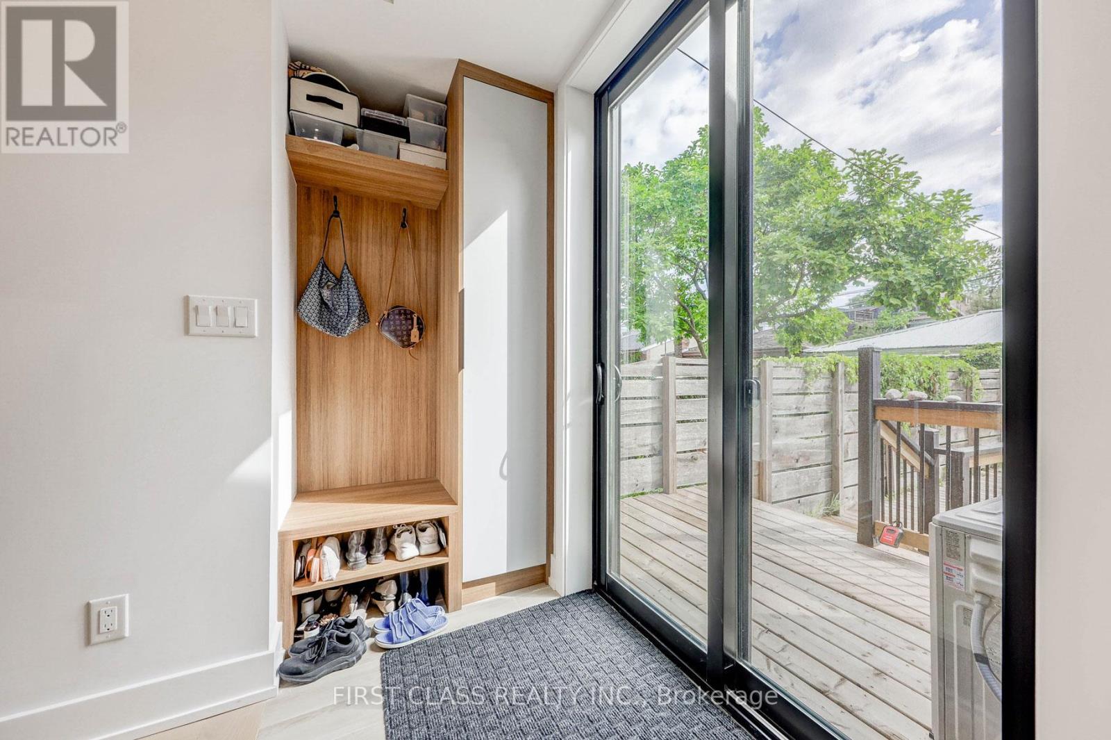 431 Roxton Road, Toronto, Ontario  M6G 3R5 - Photo 14 - C12451154