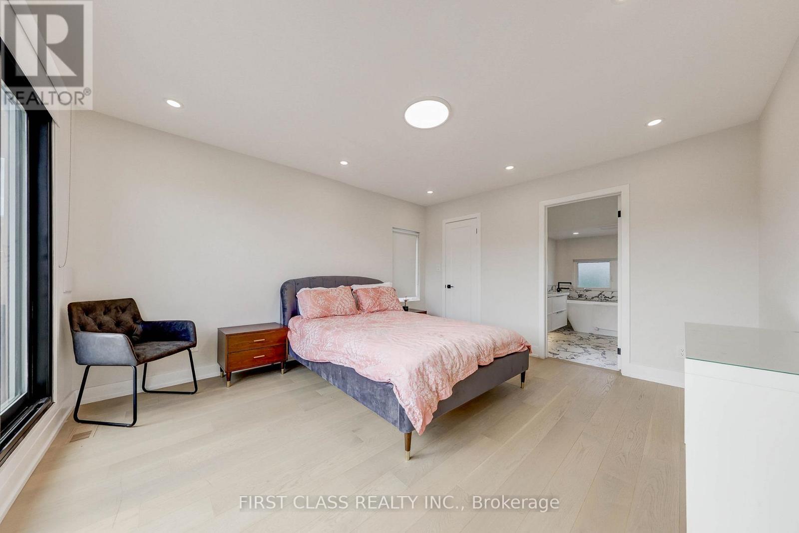 431 Roxton Road, Toronto, Ontario  M6G 3R5 - Photo 25 - C12451154