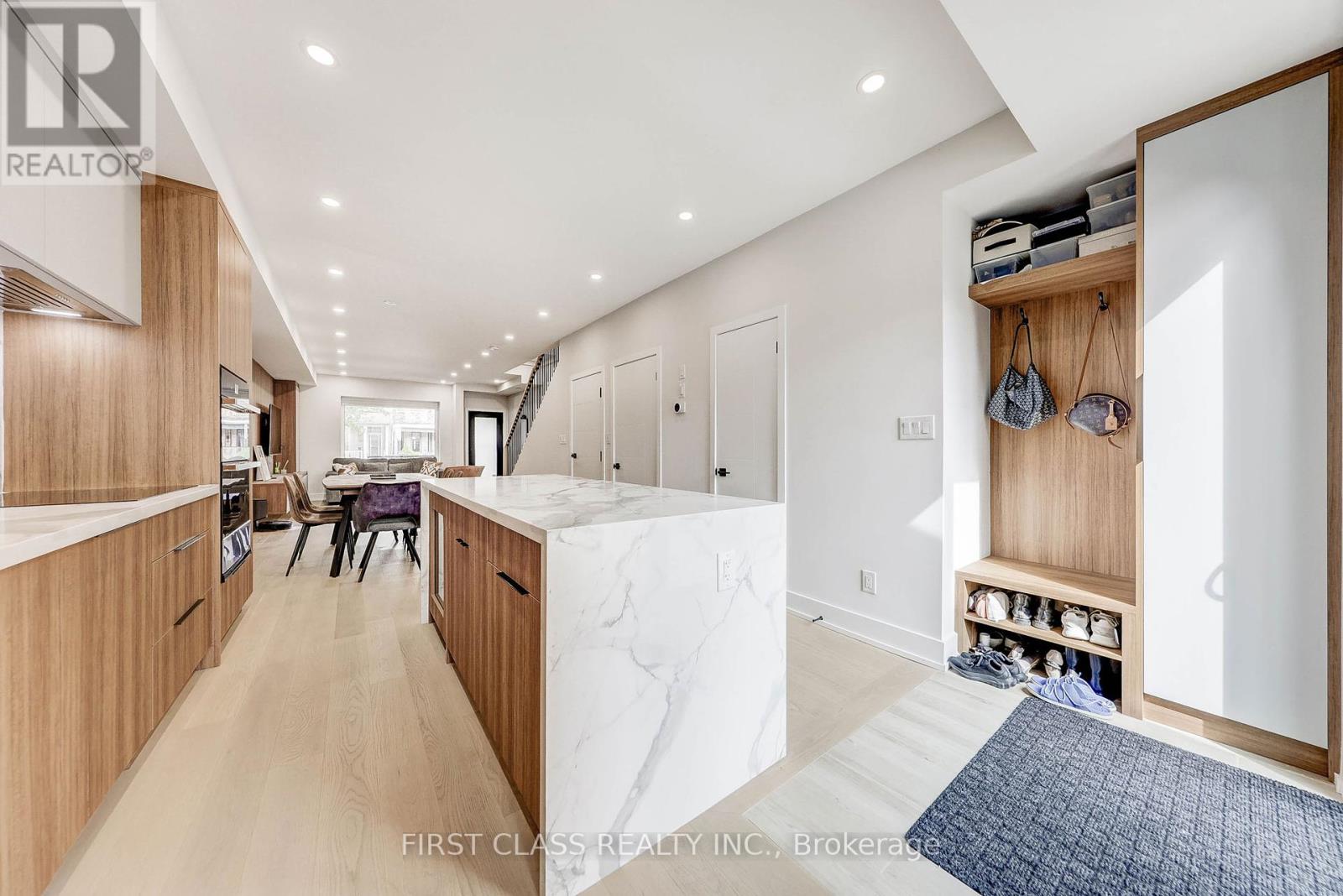 431 Roxton Road, Toronto, Ontario  M6G 3R5 - Photo 8 - C12451154