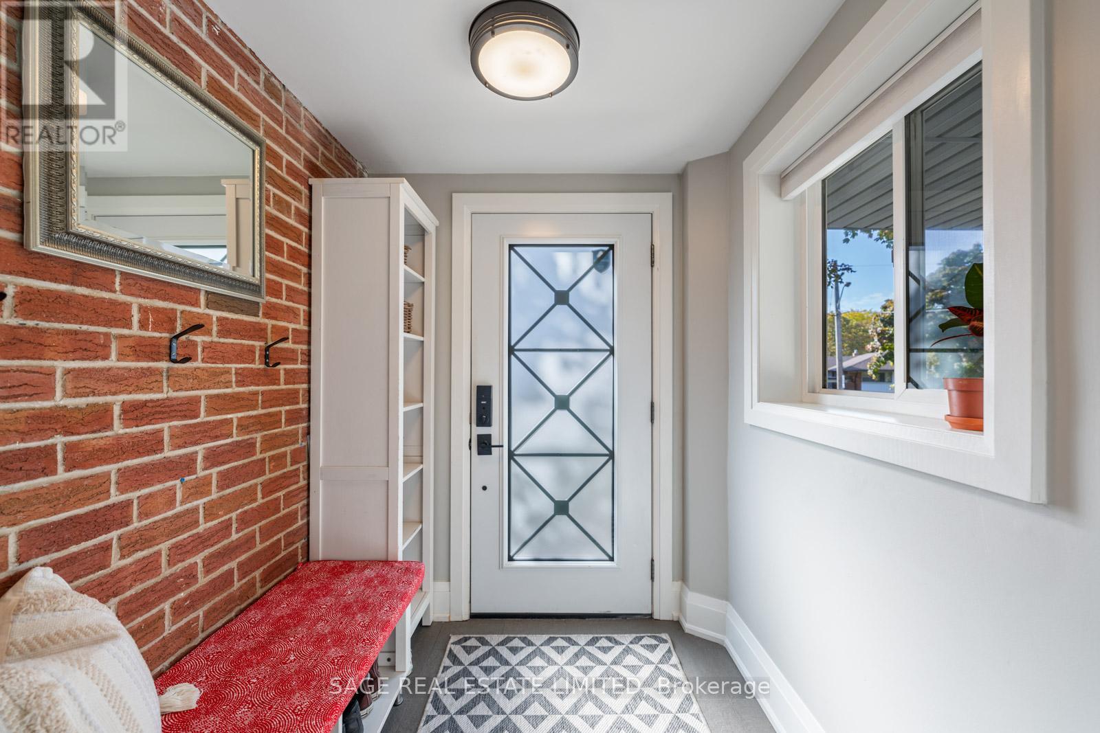 10 Lionel Heights Crescent, Toronto (Parkwoods-Donalda), Ontario  M3A 1L9 - Photo 2 - C12451172