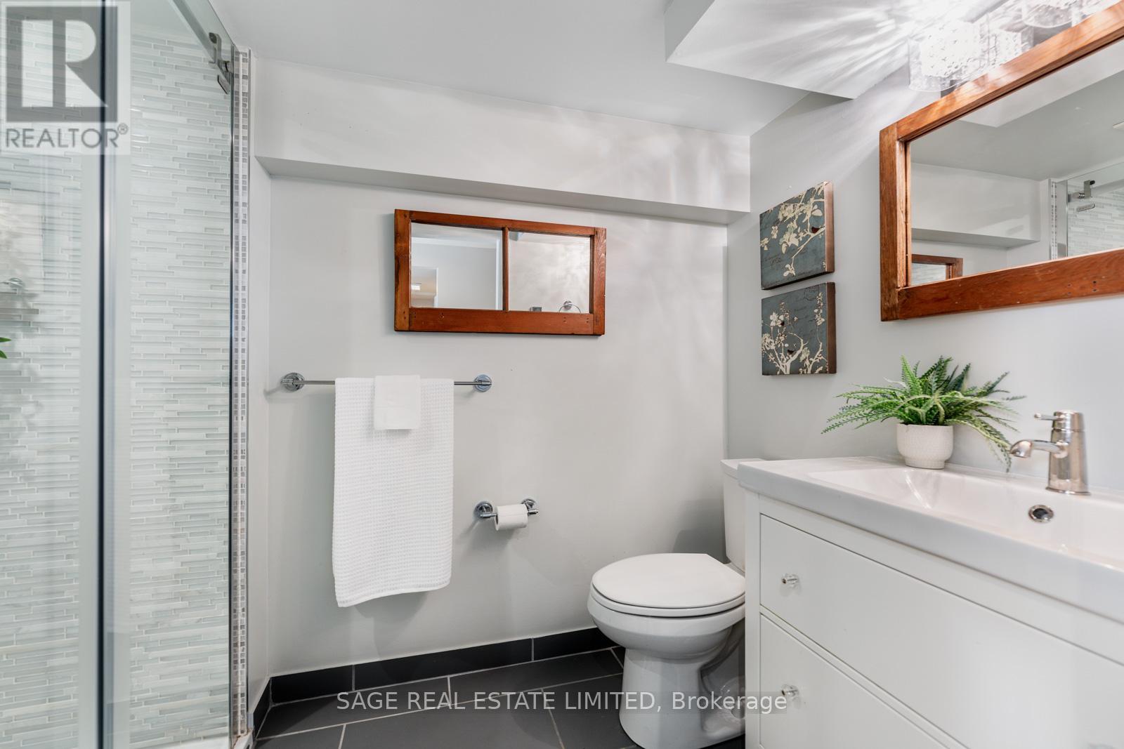 10 Lionel Heights Crescent, Toronto (Parkwoods-Donalda), Ontario  M3A 1L9 - Photo 30 - C12451172