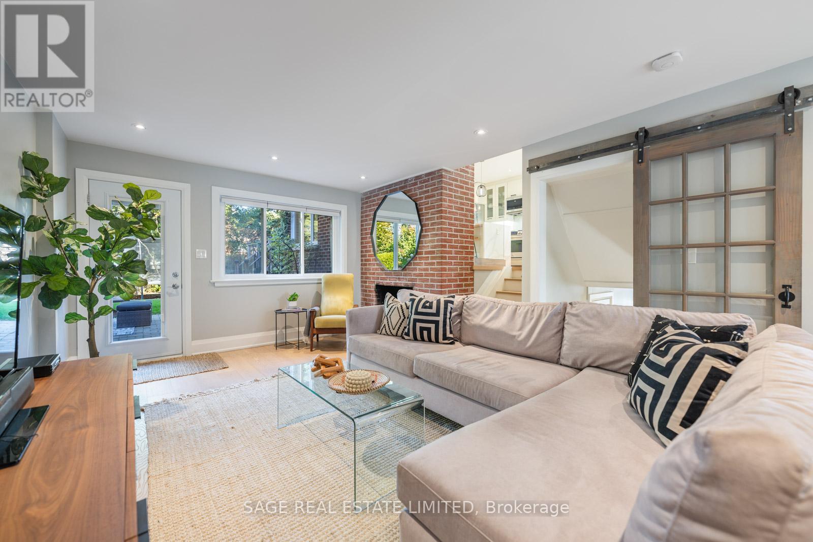 10 Lionel Heights Crescent, Toronto (Parkwoods-Donalda), Ontario  M3A 1L9 - Photo 4 - C12451172