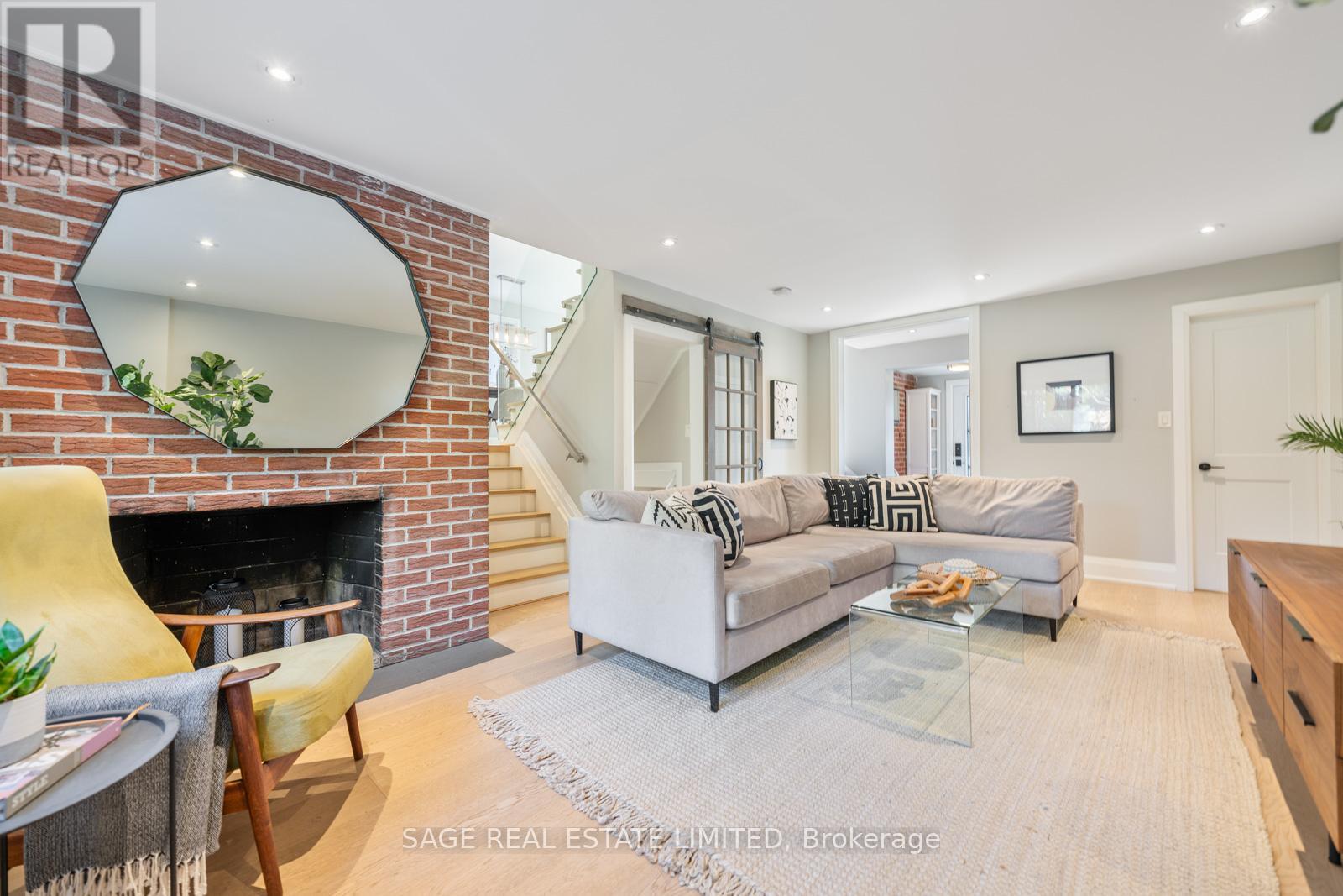 10 Lionel Heights Crescent, Toronto (Parkwoods-Donalda), Ontario  M3A 1L9 - Photo 5 - C12451172