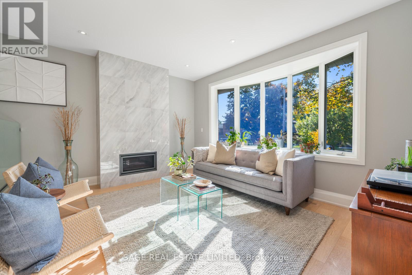 10 Lionel Heights Crescent, Toronto (Parkwoods-Donalda), Ontario  M3A 1L9 - Photo 7 - C12451172