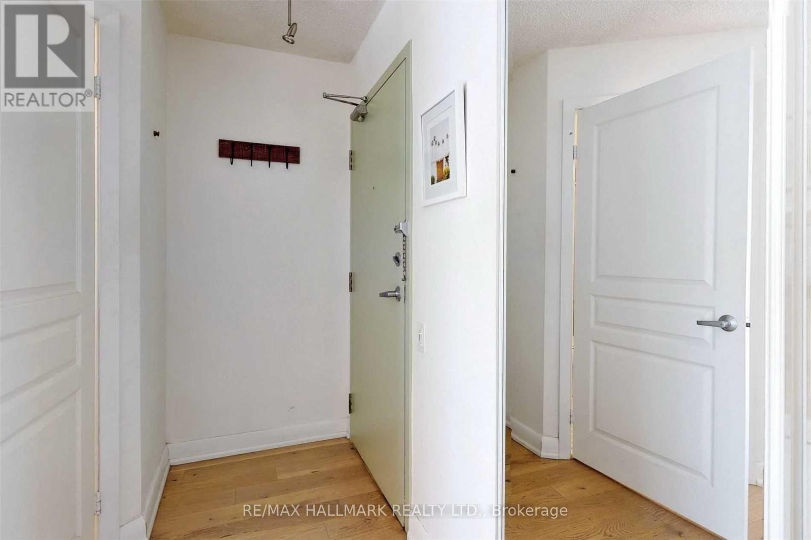 408 - 140 Bathurst Street, Toronto, Ontario  M5V 3N8 - Photo 10 - C12451196