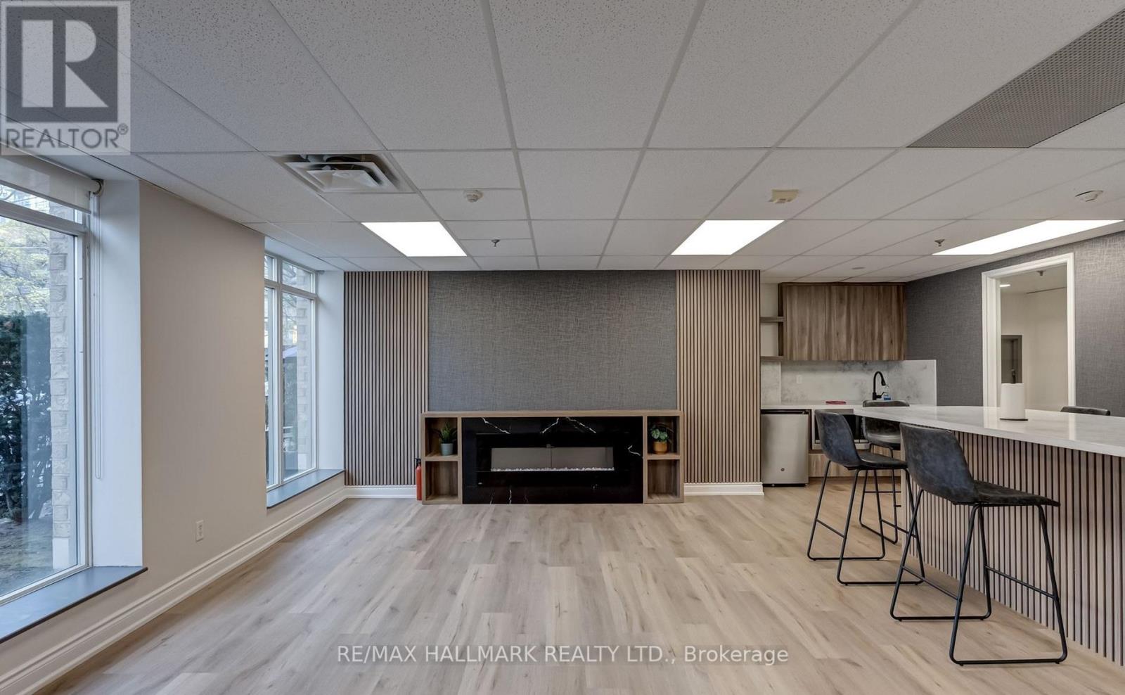 408 - 140 Bathurst Street, Toronto, Ontario  M5V 3N8 - Photo 19 - C12451196