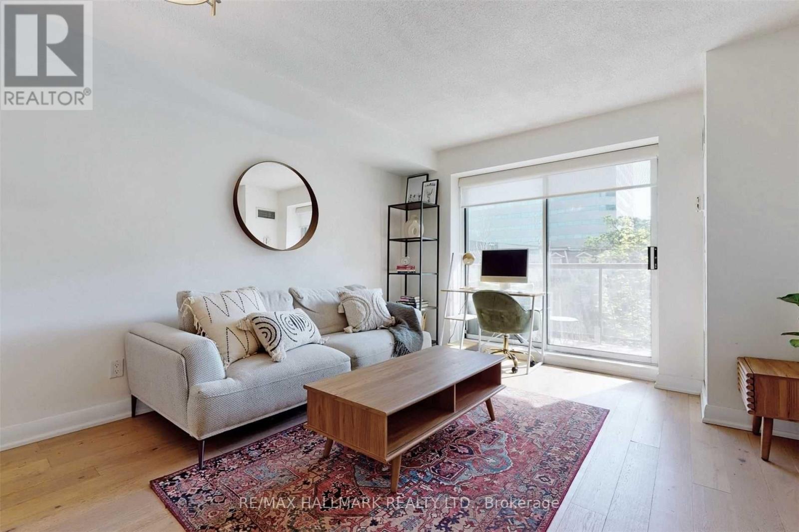 408 - 140 Bathurst Street, Toronto, Ontario  M5V 3N8 - Photo 2 - C12451196