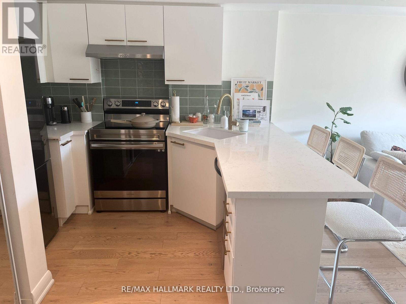 408 - 140 Bathurst Street, Toronto, Ontario  M5V 3N8 - Photo 5 - C12451196