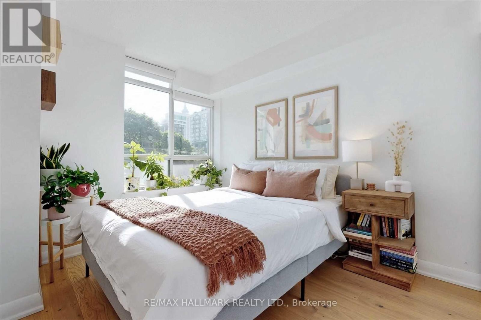 408 - 140 Bathurst Street, Toronto, Ontario  M5V 3N8 - Photo 6 - C12451196