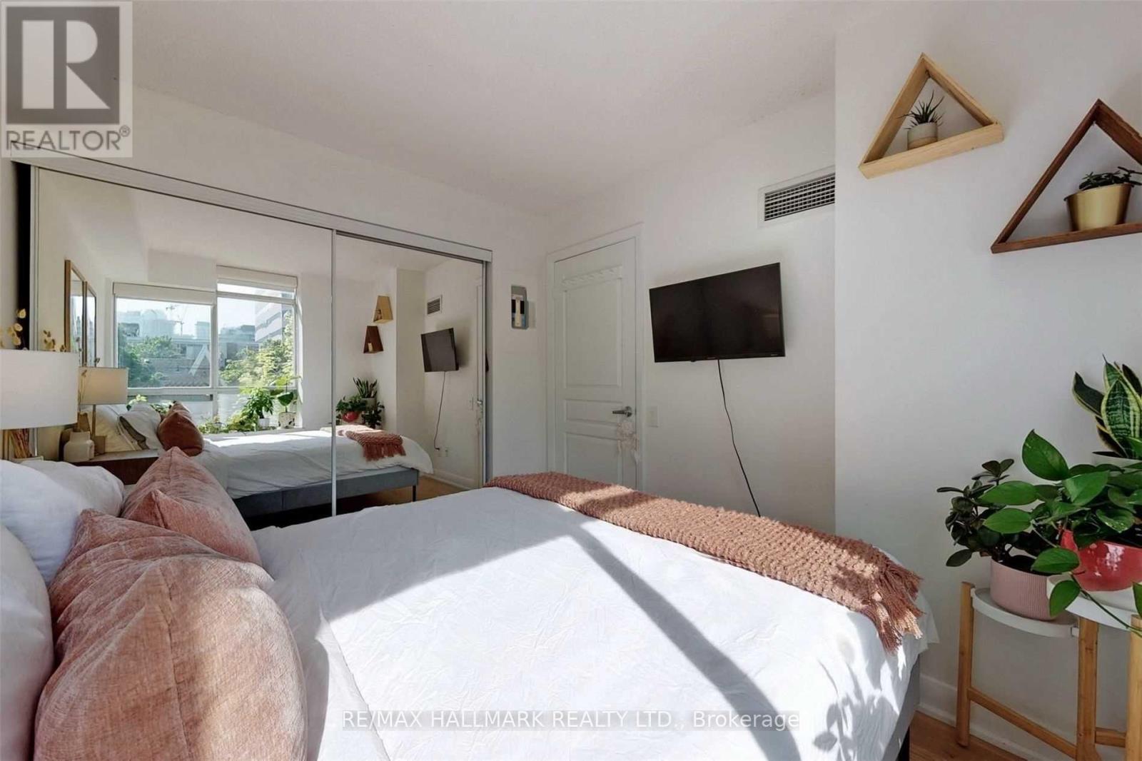 408 - 140 Bathurst Street, Toronto, Ontario  M5V 3N8 - Photo 7 - C12451196