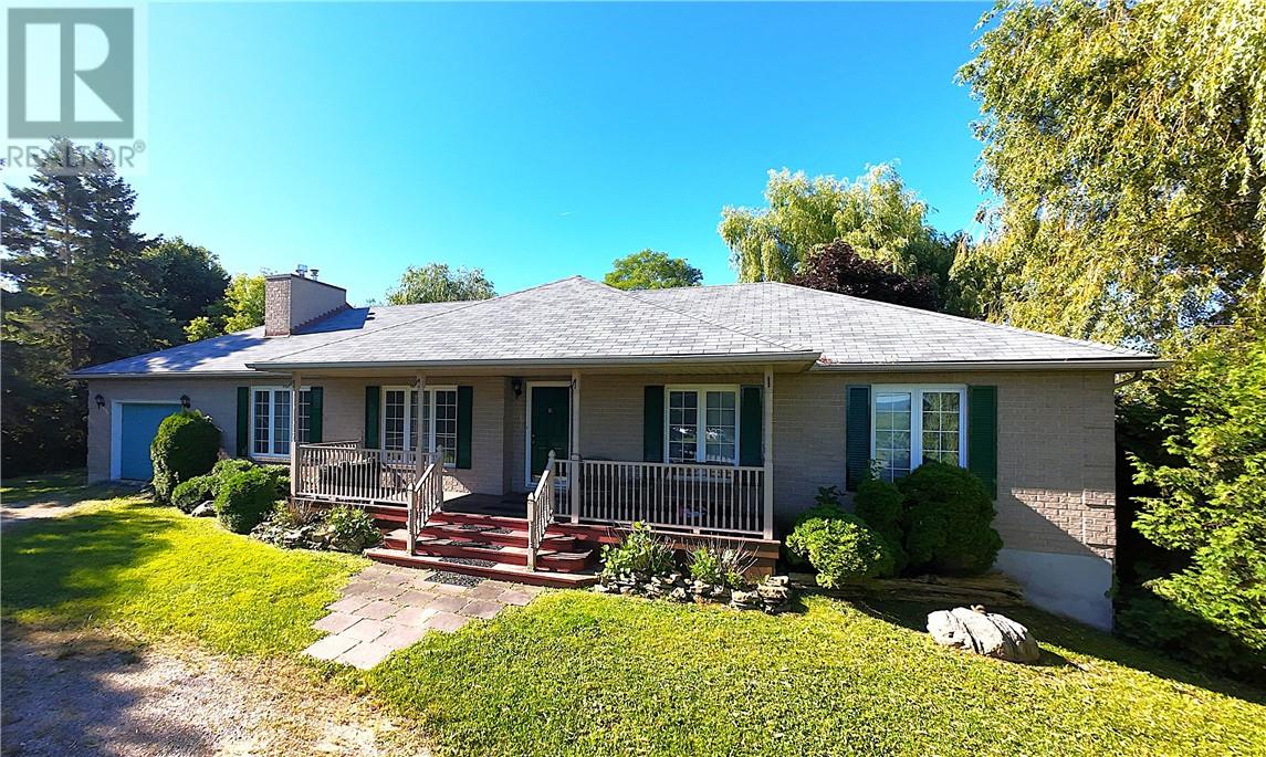 77 Robinson Street W, Little Current, Ontario  P0P 1K0 - Photo 1 - 2125123