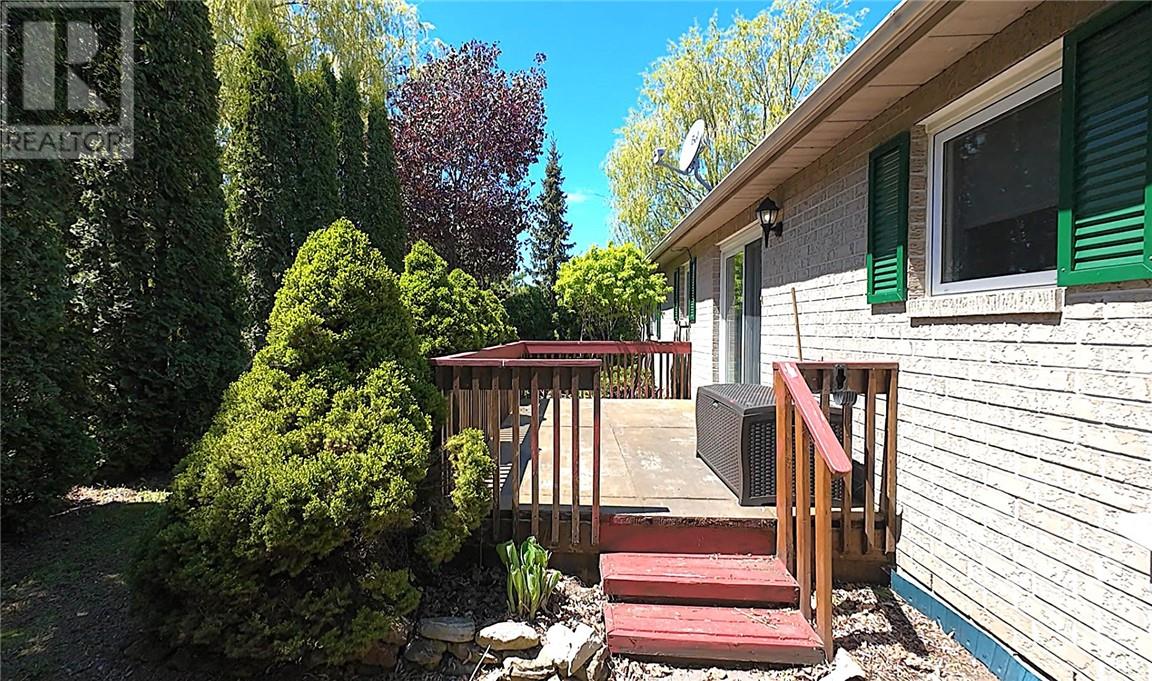 77 Robinson Street W, Little Current, Ontario  P0P 1K0 - Photo 4 - 2125123