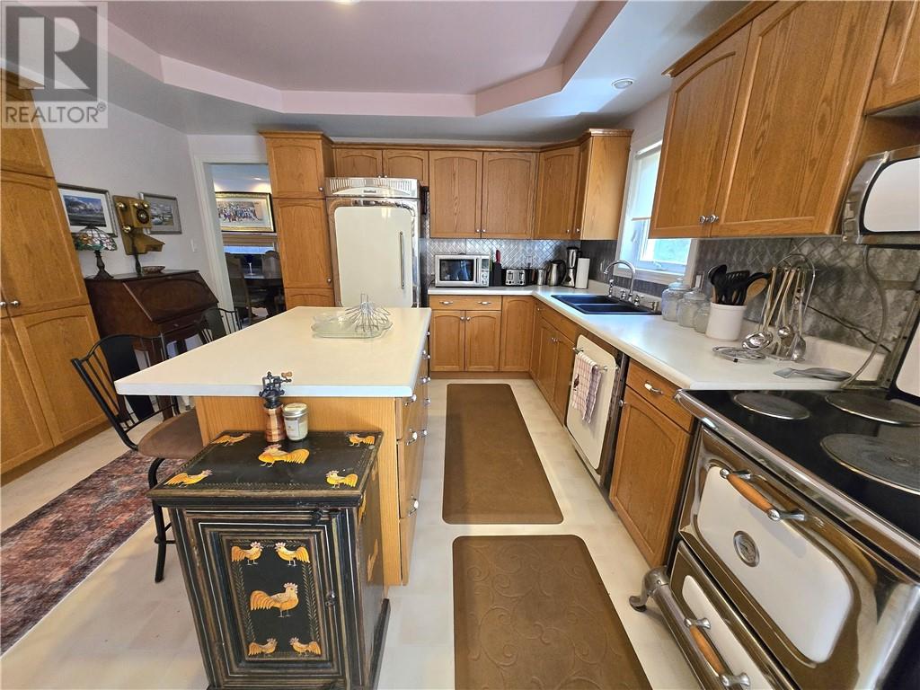 77 Robinson Street W, Little Current, Ontario  P0P 1K0 - Photo 6 - 2125123