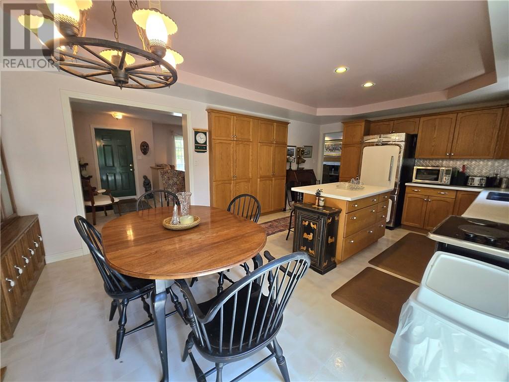 77 Robinson Street W, Little Current, Ontario  P0P 1K0 - Photo 7 - 2125123