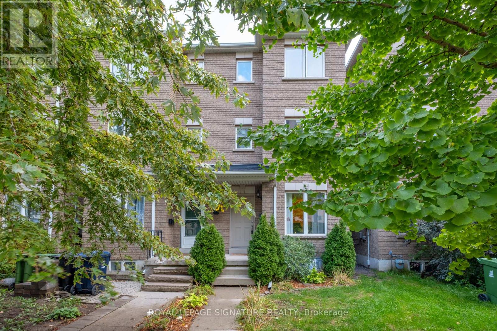 21 TRENT AVENUE, Toronto, Ontario