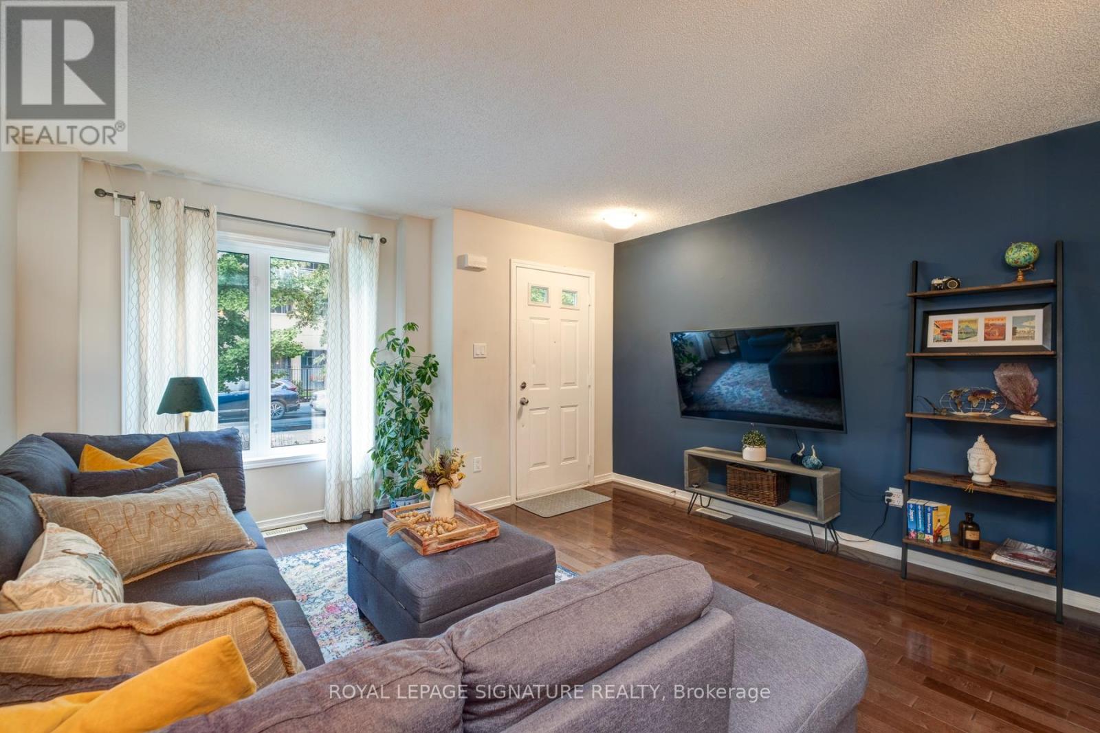 21 Trent Avenue, Toronto, Ontario  M4C 5C6 - Photo 7 - E12451187