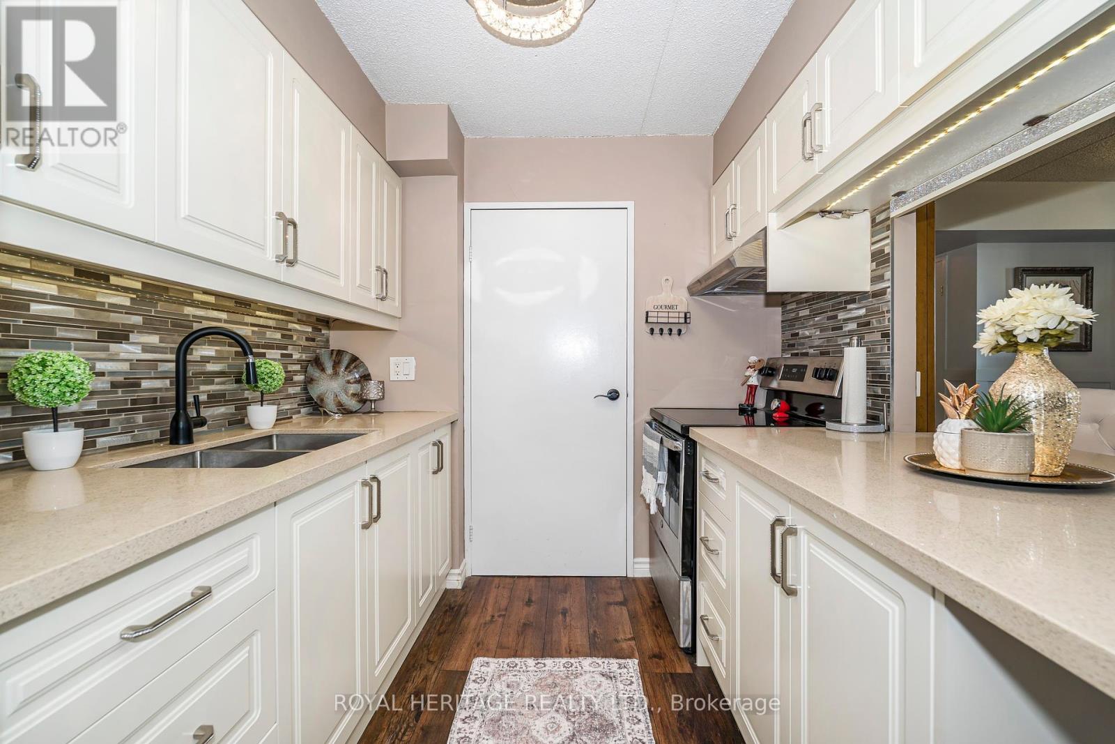 101 - 1535 Diefenbaker Court, Pickering, Ontario  L1V 3W2 - Photo 4 - E12451194