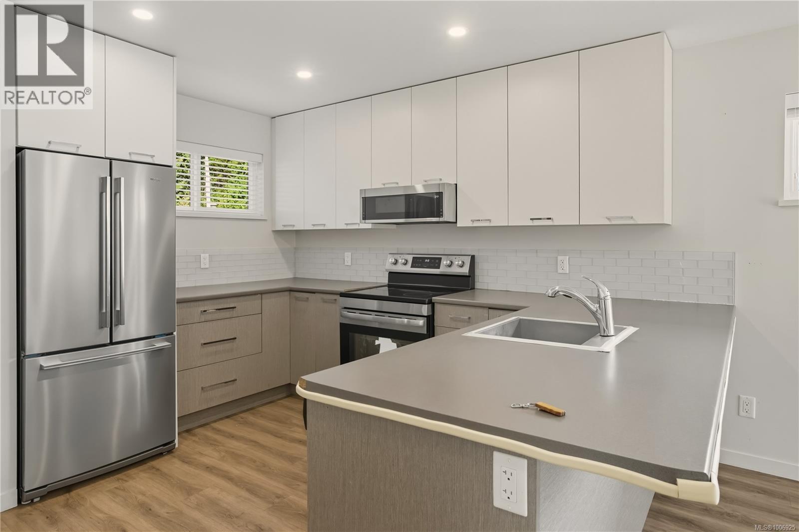 2 1782 St. Jacques Blvd, Ucluelet, British Columbia  V0R 3A0 - Photo 4 - 1006925