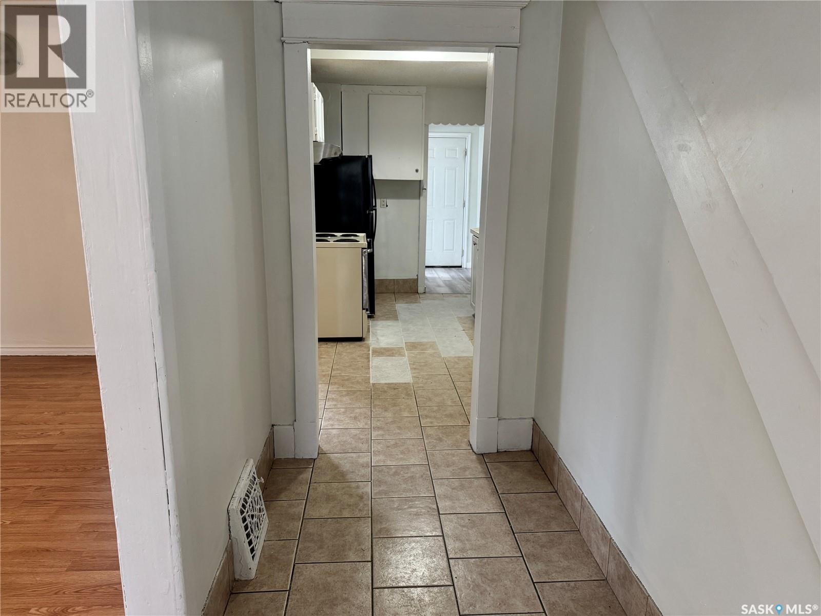 318 H Avenue S, Saskatoon, Saskatchewan  S7M 1W3 - Photo 7 - SK020374