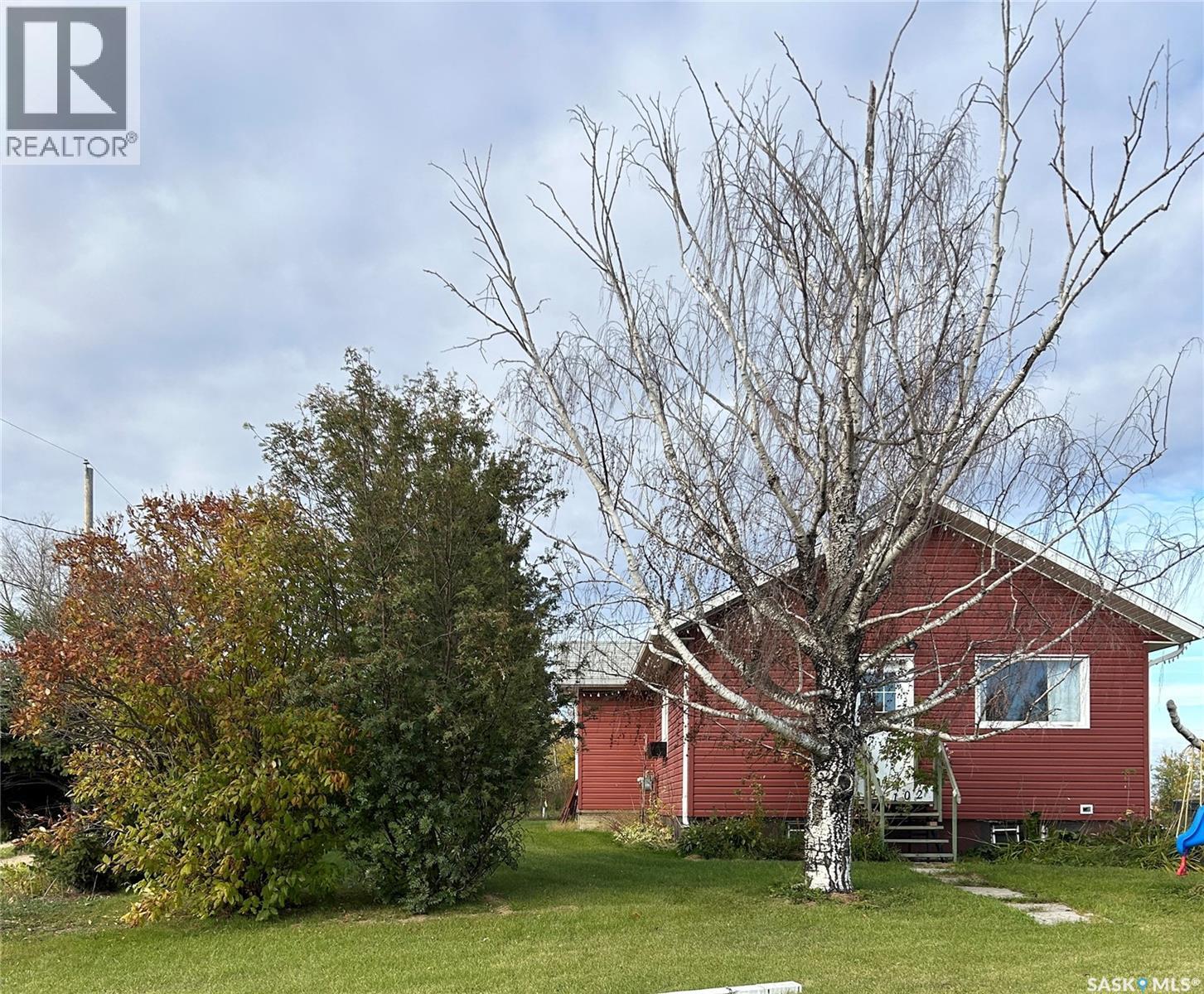 102 2nd Avenue N, Lintlaw, Saskatchewan  S0A 2H0 - Photo 1 - SK020367