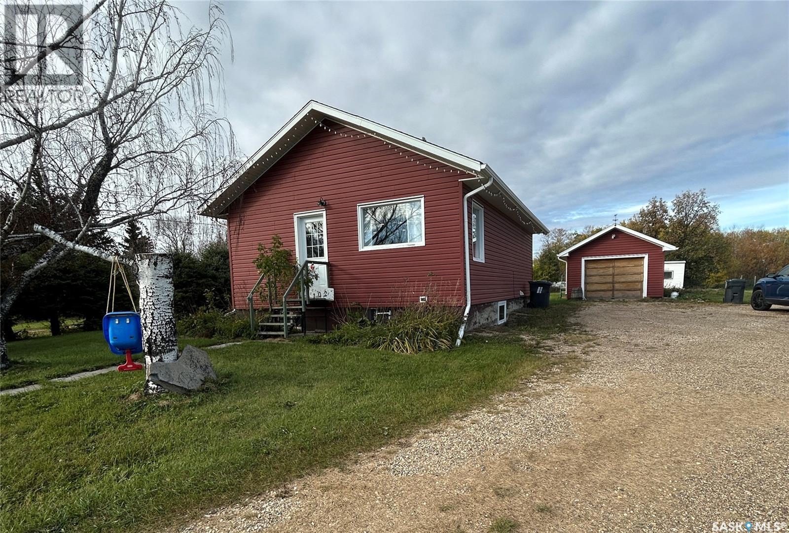 102 2nd Avenue N, Lintlaw, Saskatchewan  S0A 2H0 - Photo 2 - SK020367