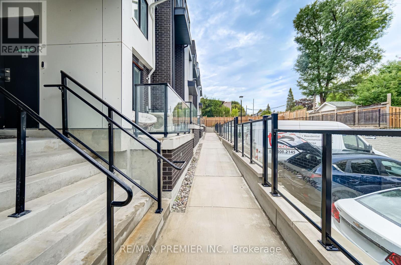 8 - 1479 O'connor Drive, Toronto, Ontario  M4B 0A7 - Photo 4 - E12414424