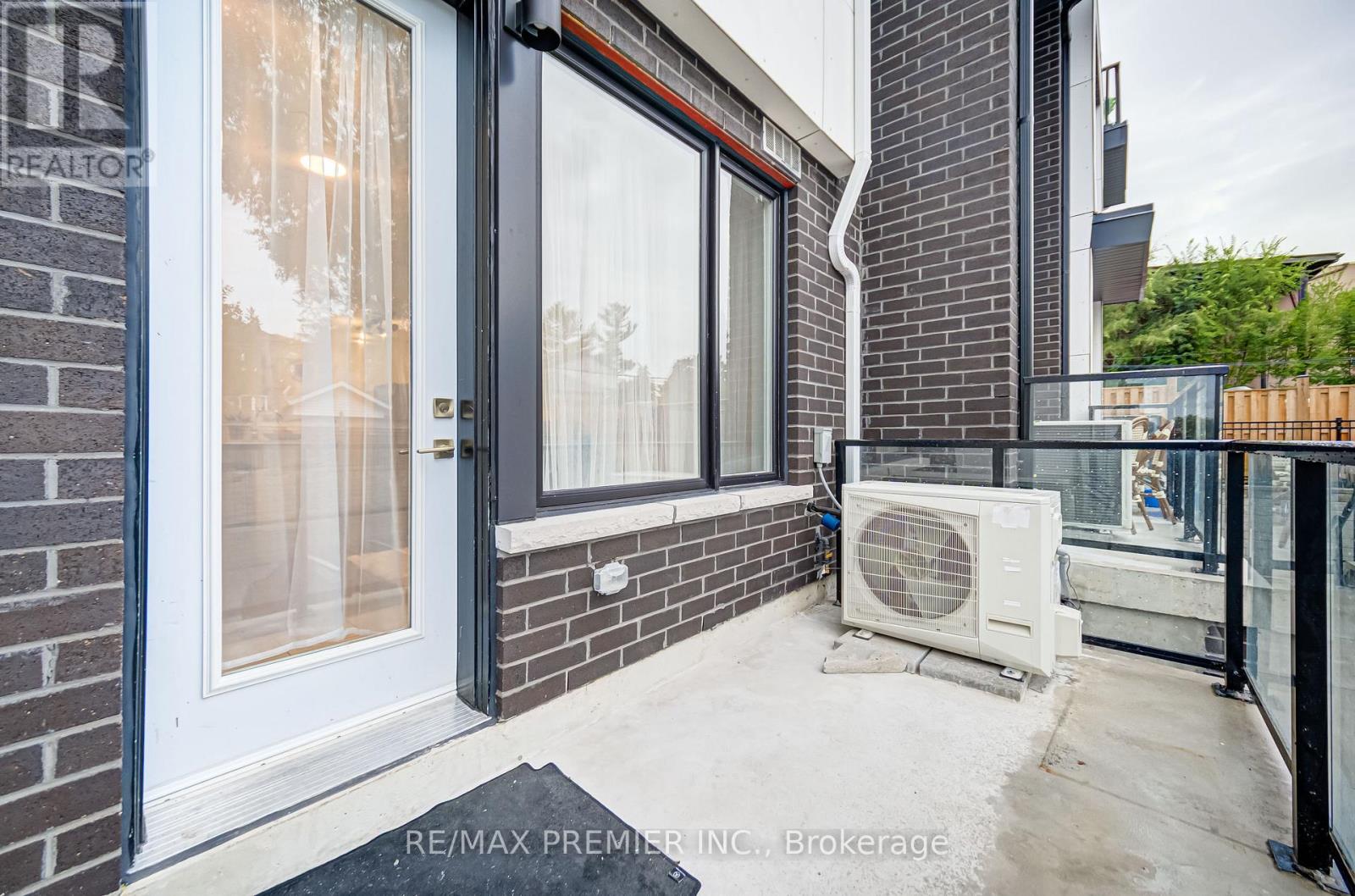 8 - 1479 O'connor Drive, Toronto, Ontario  M4B 0A7 - Photo 6 - E12414424