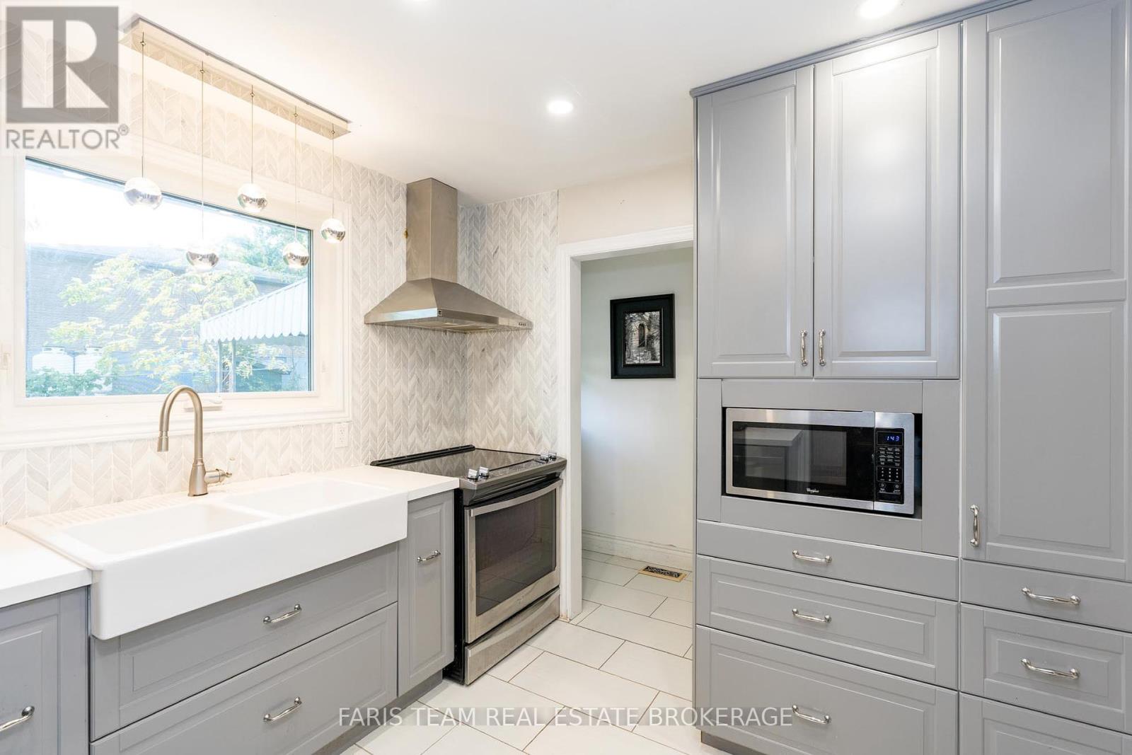 29 Jamieson Drive, Adjala-Tosorontio, Ontario  L0N 1R0 - Photo 5 - N12451195