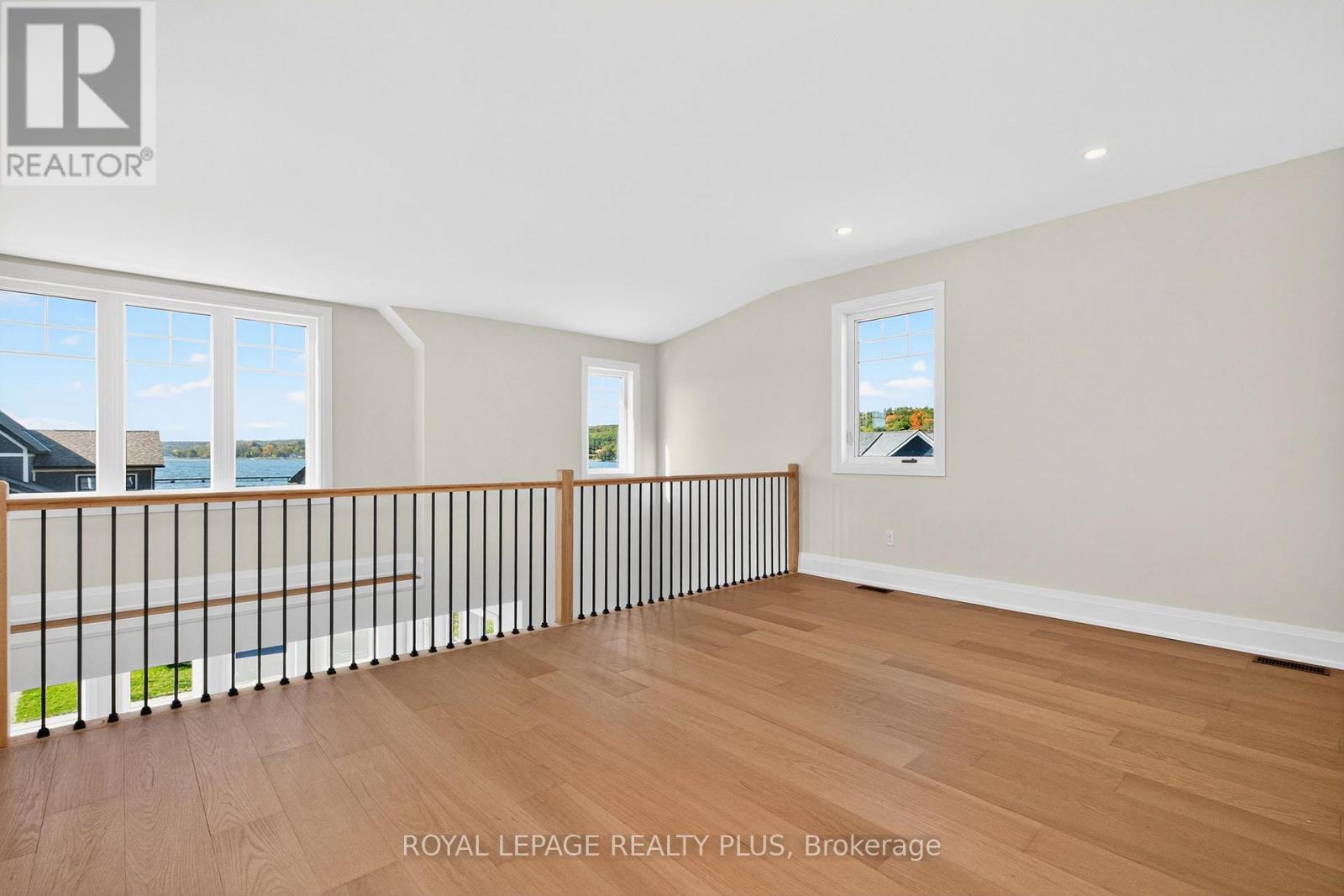 10 Magazine Street, Penetanguishene, Ontario  L9M 0W6 - Photo 21 - S12451202