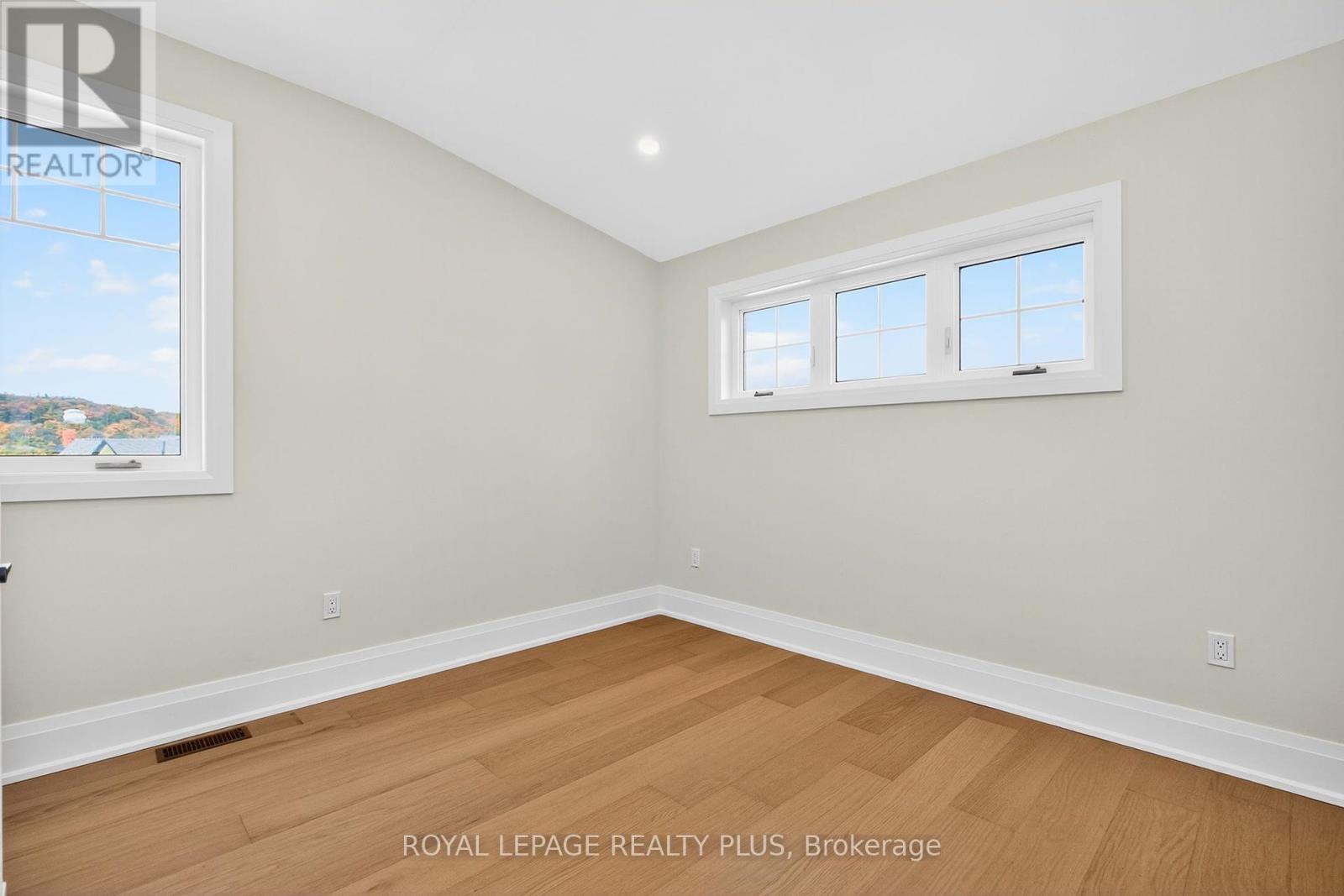 10 Magazine Street, Penetanguishene, Ontario  L9M 0W6 - Photo 23 - S12451202