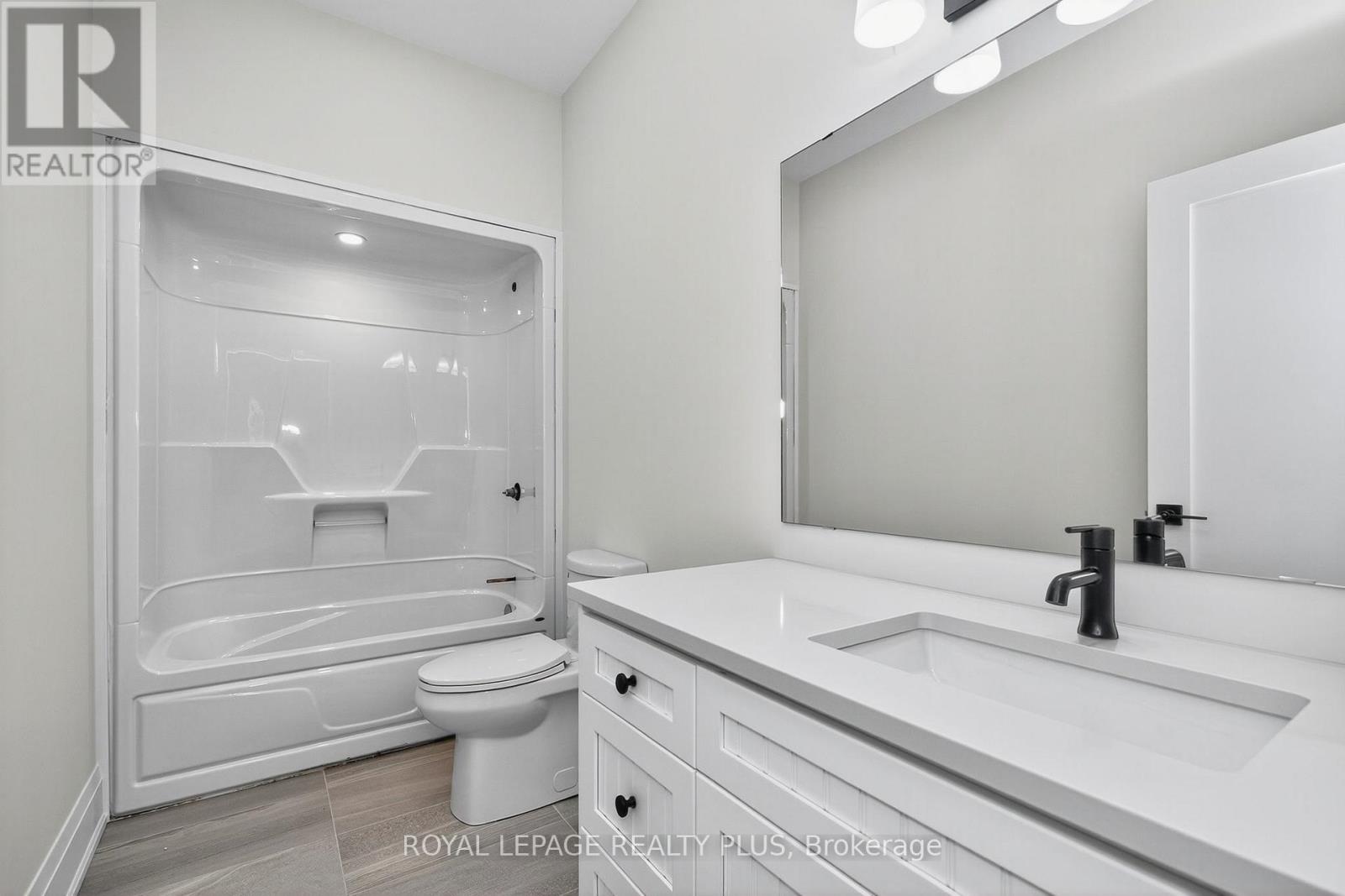 10 Magazine Street, Penetanguishene, Ontario  L9M 0W6 - Photo 24 - S12451202