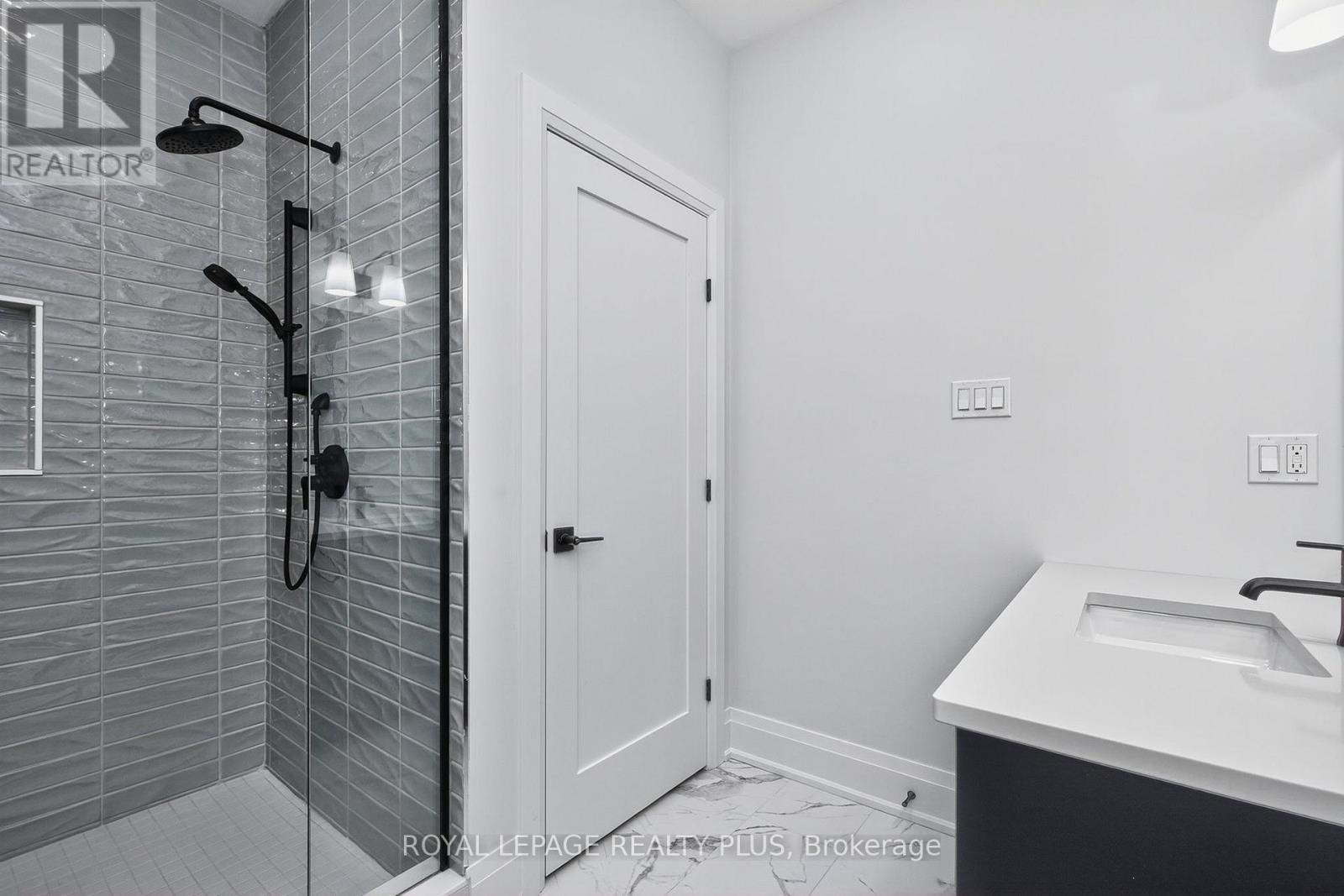 10 Magazine Street, Penetanguishene, Ontario  L9M 0W6 - Photo 27 - S12451202