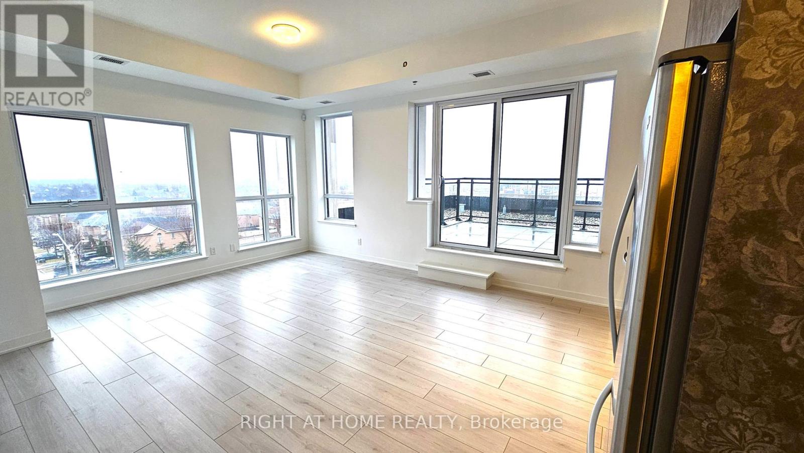 530 - 405 Dundas Street W, Oakville, Ontario  L6M 5P9 - Photo 12 - W12451156