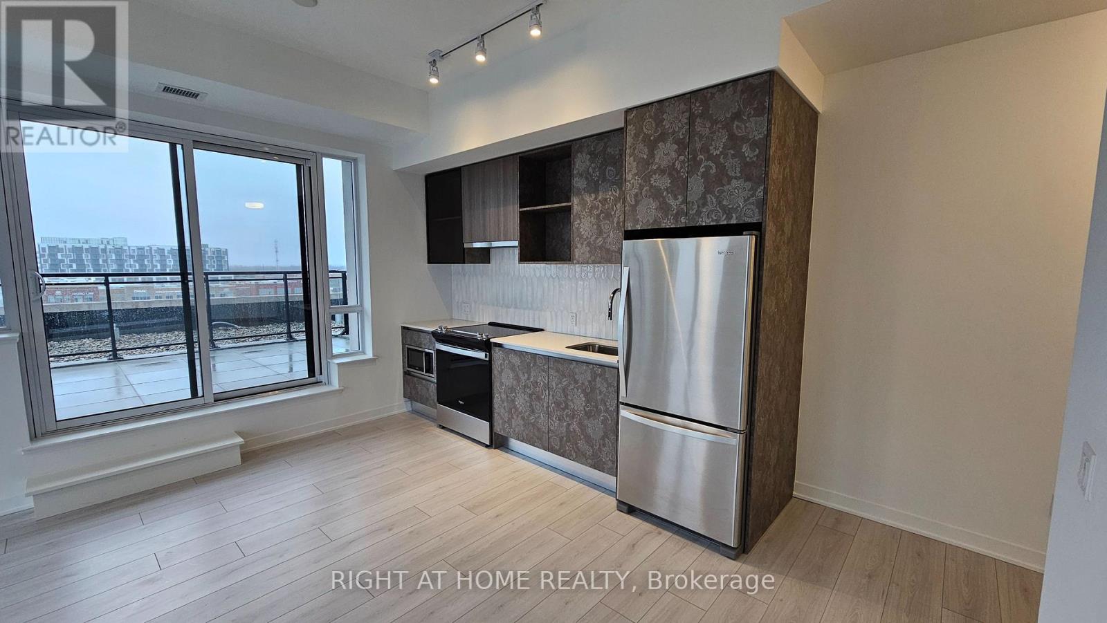 530 - 405 Dundas Street W, Oakville, Ontario  L6M 5P9 - Photo 14 - W12451156