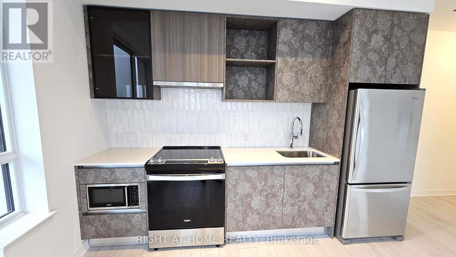 530 - 405 Dundas Street W, Oakville, Ontario  L6M 5P9 - Photo 16 - W12451156