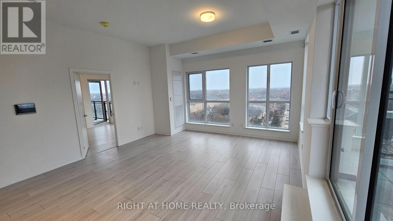 530 - 405 Dundas Street W, Oakville, Ontario  L6M 5P9 - Photo 21 - W12451156