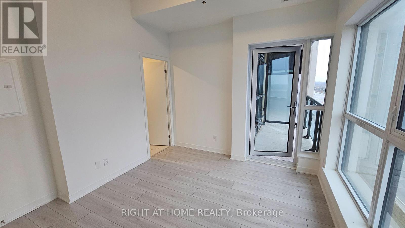 530 - 405 Dundas Street W, Oakville, Ontario  L6M 5P9 - Photo 25 - W12451156