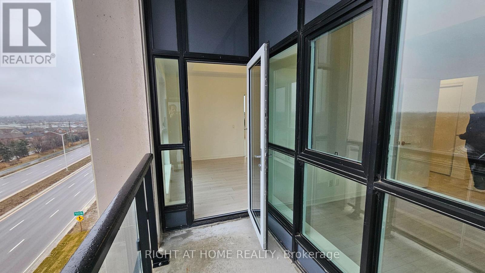 530 - 405 Dundas Street W, Oakville, Ontario  L6M 5P9 - Photo 28 - W12451156