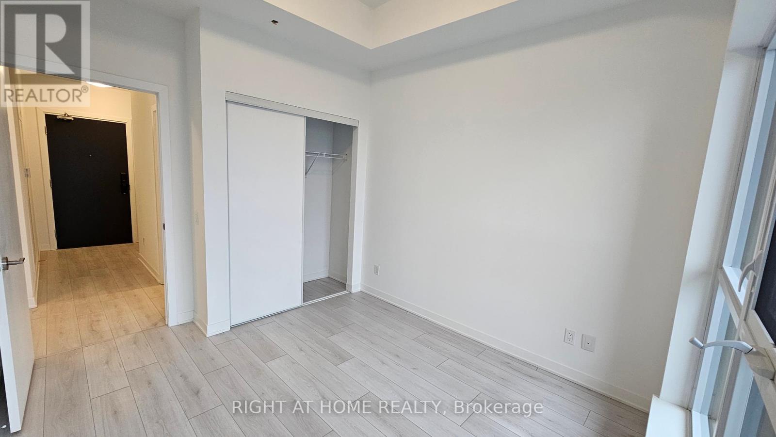 530 - 405 Dundas Street W, Oakville, Ontario  L6M 5P9 - Photo 8 - W12451156