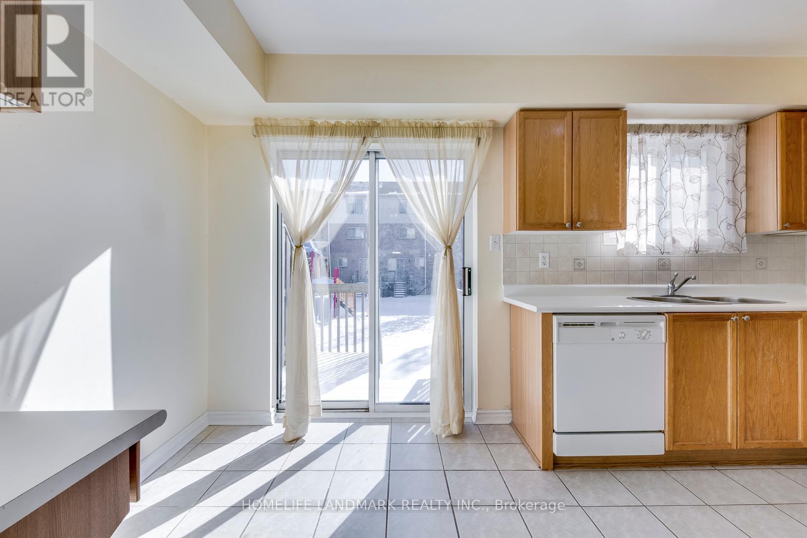 123 - 1050 Bristol Road W, Mississauga, Ontario  L5V 2E8 - Photo 5 - W12451166