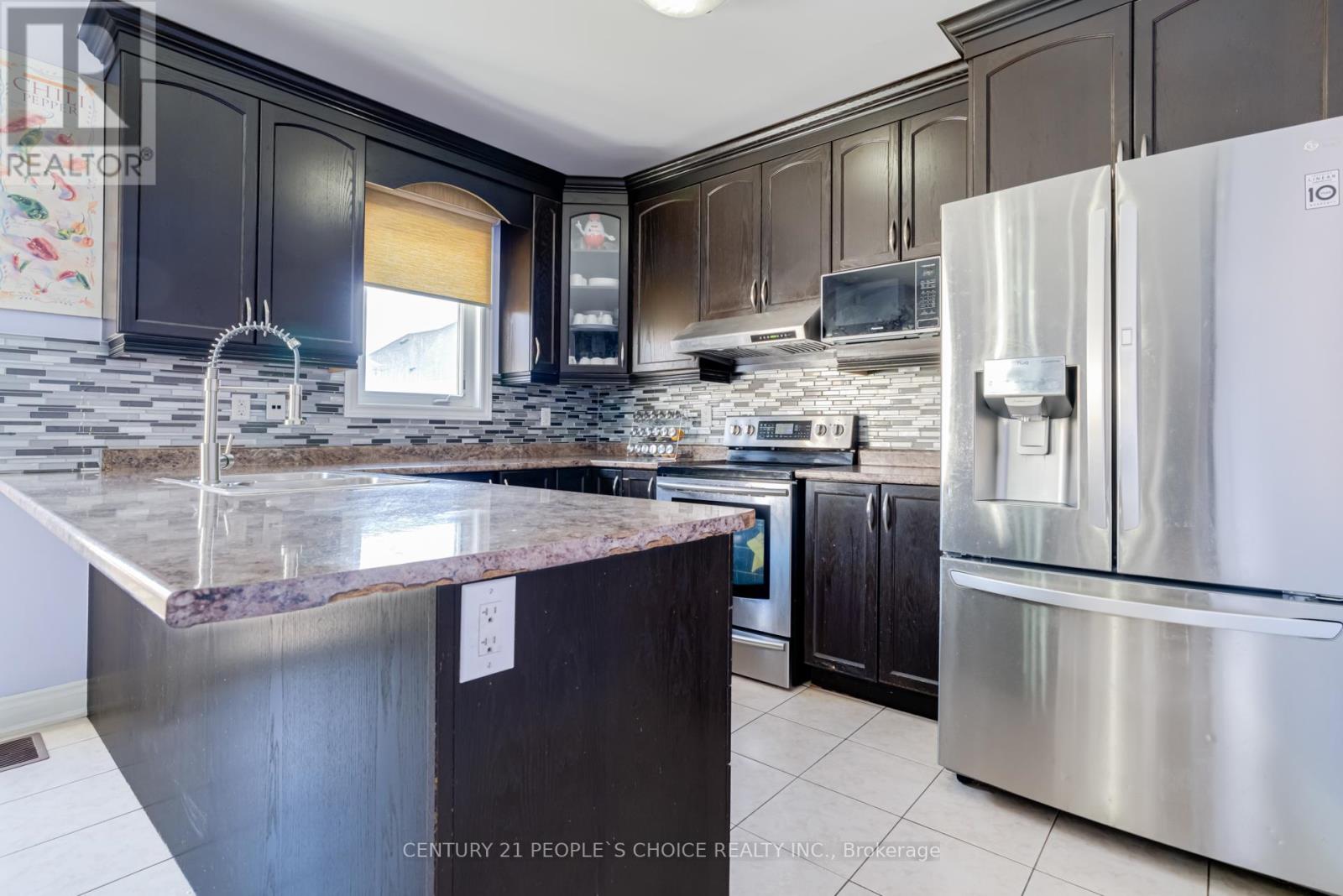 89  Education Road, Brampton, Ontario  L6P 3W3 - Photo 12 - W12451186