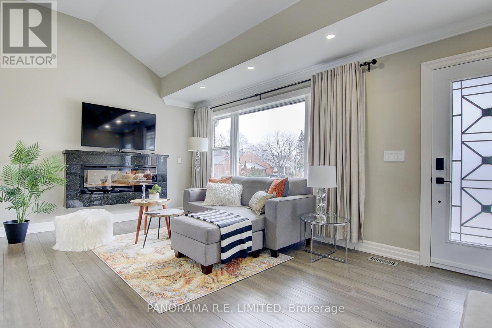 50 Maydolph Road, Toronto, Ontario  M9B 1W5 - Photo 3 - W12451203
