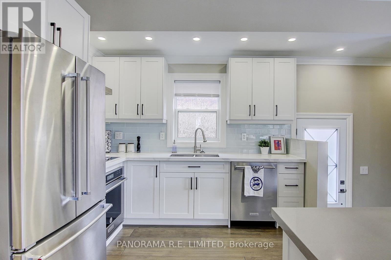50 Maydolph Road, Toronto, Ontario  M9B 1W5 - Photo 5 - W12451203