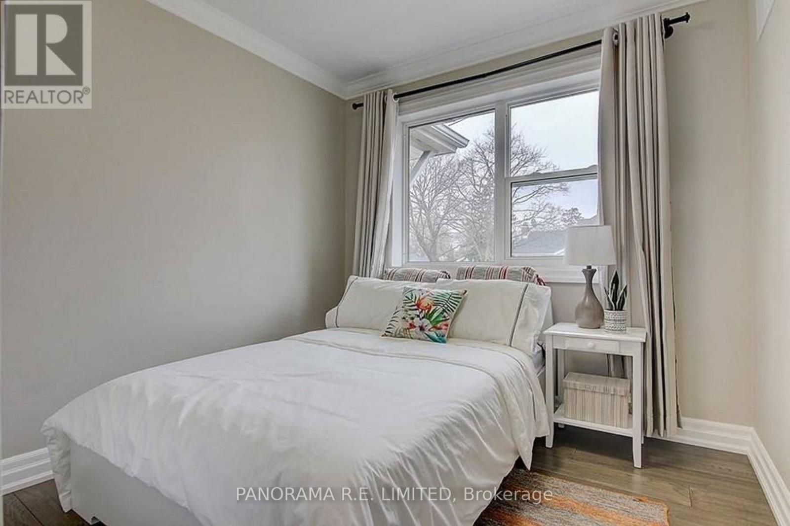 50 Maydolph Road, Toronto, Ontario  M9B 1W5 - Photo 9 - W12451203