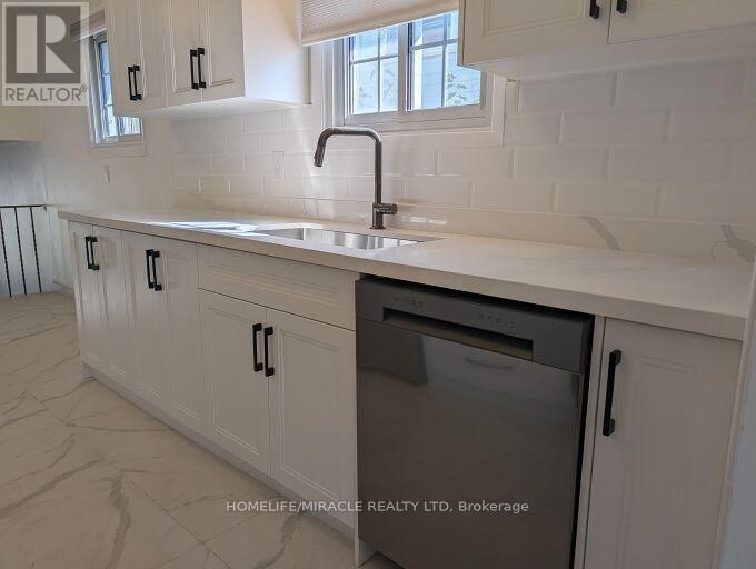 2868 Windjammer Road, Mississauga, Ontario  L5L 1T7 - Photo 10 - W12420696