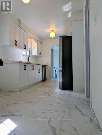 2868 Windjammer Road, Mississauga, Ontario  L5L 1T7 - Photo 14 - W12420696