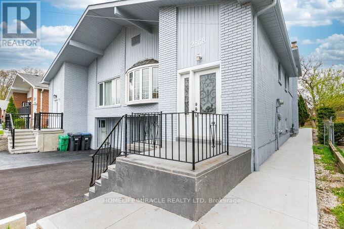 2868 Windjammer Road, Mississauga, Ontario  L5L 1T7 - Photo 3 - W12420696