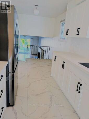 2868 Windjammer Road, Mississauga, Ontario  L5L 1T7 - Photo 7 - W12420696