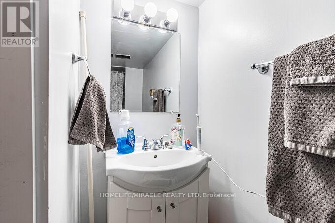 2868 Windjammer Road, Mississauga, Ontario  L5L 1T7 - Photo 47 - W12420696