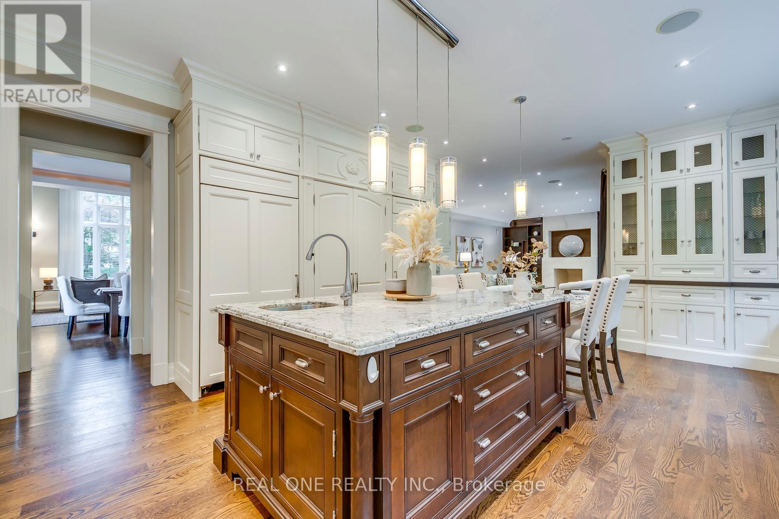 767 Parkland Avenue, Mississauga, Ontario  L5H 3G6 - Photo 16 - W12450419